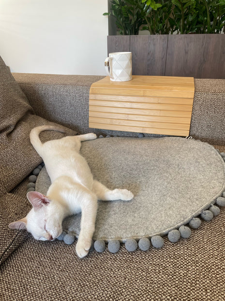 Saveplace® Round Pet Bed - Various Pom Poms, 2 Sizes Grey Chaos