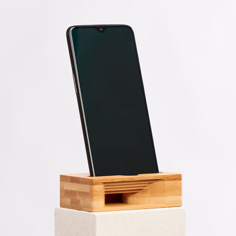 Woodland Mouse – Wooden Phone Stand and Amplifier Fuchsia Artemis